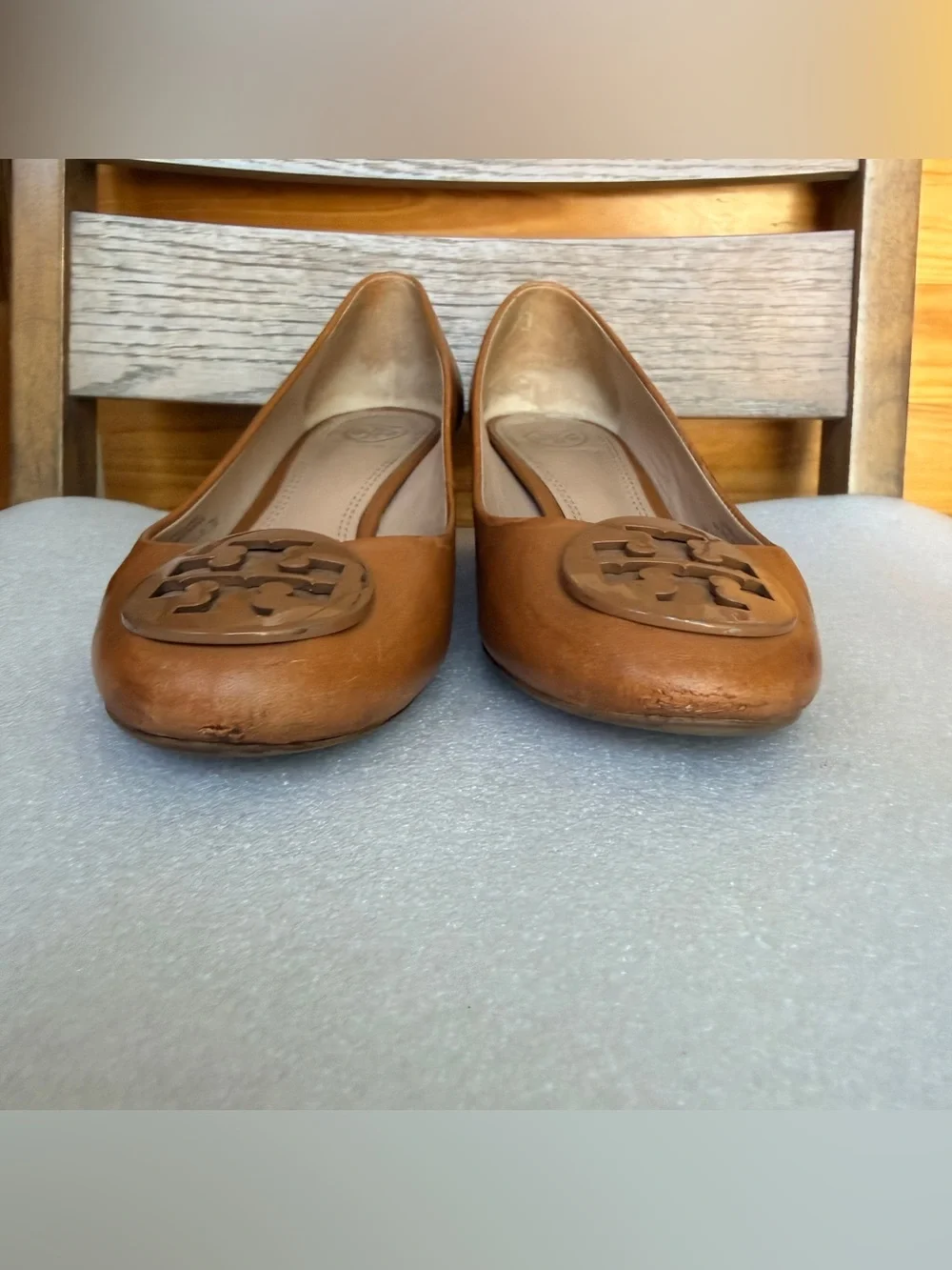 Tory Burch Cognac Leather Mid Block Heel Pumps with Logo Medallion sz 7